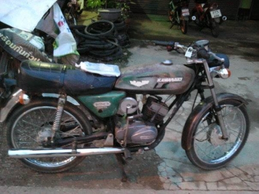 ขาย 'Kawasaki G7 100 sport 5 เกียร์ เครื่องเดิม 100 cc. ครับ เดิมๆ สภาพ80\% ครับมีเล่มทะเบียนครับ โอนลอยได้ แต่ขาดต่อครับ รถอยู่ราชบุรีครับ พร้อมใช้งาน สนใจมาลองขี่ได้ครับ หรือโทร 087-1531261 เจมส์ครับ ^^โทรถามรายละเอียดได้นะครับ  * ออโตลูปใช้ได้ปกติค