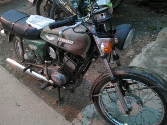 ขาย 'Kawasaki G7 100 sport 5 เกียร์ เครื่องเดิม 100 cc. ครับ เดิมๆ สภาพ80\% ครับมีเล่มทะเบียนครับ โอนลอยได้ แต่ขาดต่อครับ รถอยู่ราชบุรีครับ พร้อมใช้งาน สนใจมาลองขี่ได้ครับ หรือโทร 087-1531261 เจมส์ครับ ^^โทรถามรายละเอียดได้นะครับ  * ออโตลูปใช้ได้ปกติค