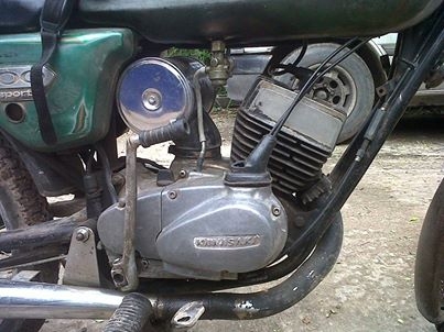 ขาย 'Kawasaki G7 100 sport 5 เกียร์ เครื่องเดิม 100 cc. ครับ เดิมๆ สภาพ80\% ครับมีเล่มทะเบียนครับ โอนลอยได้ แต่ขาดต่อครับ รถอยู่ราชบุรีครับ พร้อมใช้งาน สนใจมาลองขี่ได้ครับ หรือโทร 087-1531261 เจมส์ครับ ^^โทรถามรายละเอียดได้นะครับ  * ออโตลูปใช้ได้ปกติค