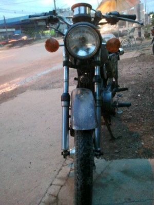 ขาย 'Kawasaki G7 100 sport 5 เกียร์ เครื่องเดิม 100 cc. ครับ เดิมๆ สภาพ80\% ครับมีเล่มทะเบียนครับ โอนลอยได้ แต่ขาดต่อครับ รถอยู่ราชบุรีครับ พร้อมใช้งาน สนใจมาลองขี่ได้ครับ หรือโทร 087-1531261 เจมส์ครับ ^^โทรถามรายละเอียดได้นะครับ  * ออโตลูปใช้ได้ปกติค