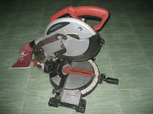 ขายด่วนเลื่อยองศา maktec MT230 1500W แท้100\%