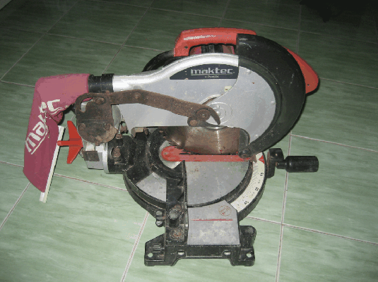 ขายด่วนเลื่อยองศา maktec MT230 1500W แท้100\%