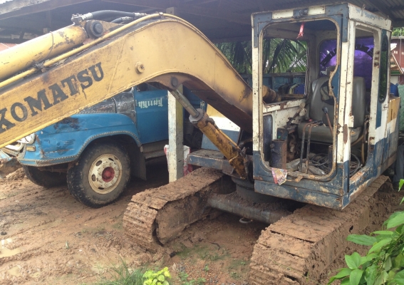 KOMATSU PC 60-2 รถเครื่องเดิมปั๊มเดิมแห้งดีทั้งคันไม่มีเยิ้ม ทำงานเร็วไม่โหลดครับพร้อมทำงานได้เลย ภายในเก๋งคอนโทรลยาวสภาพดี ภายนอกบูมอาร์มมีปะบ้างเล็กน้อย เอวแน่นดี ช่วงล่างโซ่บูทใบแทรกหนาดีประมาณ 60\% พร้อมทำงานได้เลย เอกสารสัญญาซื้อขาย ราคาต่อรองได้ครับ KOMATSU PC 60-2 รถเครื่องเดิมปั๊มเดิมแห้งดีทั้งคันไม่มีเยิ้ม ทำงานเร็วไม่โหลดครับพร้อมทำงานได้เลย ภายในเก๋งคอนโทรลยาวสภาพดี ภายนอกบูมอาร์มมีปะบ้างเล็กน้อย เอวแน่นดี ช่วงล่างโซ่บูทใบแทรกหนาดีประมาณ 60\% พร้อมทำงานได้เลย เอกสารสัญญาซื้อขาย ราคาต่อรองได้ครับ