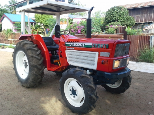 ขายด่วนรถไถนา KUBOTA L4202  4WD 4X4 เพาเวอร์เทอร์โบเก่าจากญี่ปุ่นยังไม่เคยใช้ทำงานในเมืองไทยเลยครับ...