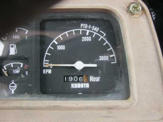 ขายด่วนรถไถนา KUBOTA L4202  4WD 4X4 เพาเวอร์เทอร์โบเก่าจากญี่ปุ่นยังไม่เคยใช้ทำงานในเมืองไทยเลยครับ...