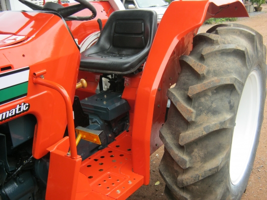 ขายด่วนรถไถนา KUBOTA L4202  4WD 4X4 เพาเวอร์เทอร์โบเก่าจากญี่ปุ่นยังไม่เคยใช้ทำงานในเมืองไทยเลยครับ...