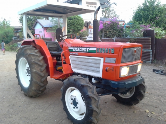 ขายด่วนรถไถนา KUBOTA L4202  4WD 4X4 เพาเวอร์เทอร์โบเก่าจากญี่ปุ่นยังไม่เคยใช้ทำงานในเมืองไทยเลยครับ...