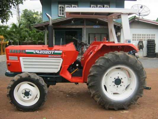 ขายด่วนรถไถนา KUBOTA L4202  4WD 4X4 เพาเวอร์เทอร์โบเก่าจากญี่ปุ่นยังไม่เคยใช้ทำงานในเมืองไทยเลยครับ...