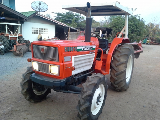 ขายด่วนรถไถนา KUBOTA L4202  4WD 4X4 เพาเวอร์เทอร์โบเก่าจากญี่ปุ่นยังไม่เคยใช้ทำงานในเมืองไทยเลยครับ...