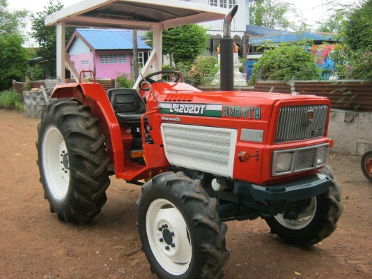 ขายด่วนรถไถนา KUBOTA L4202  4WD 4X4 เพาเวอร์เทอร์โบเก่าจากญี่ปุ่นยังไม่เคยใช้ทำงานในเมืองไทยเลยครับ...