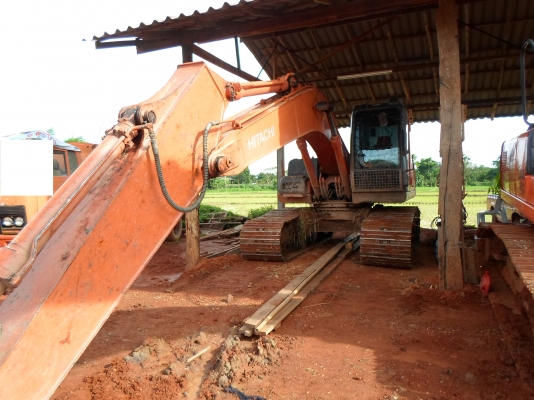 ขาย แบคโฮ HITACHI ZX 200  รถสวย ทำงานน้อย เอกสารพร้อม