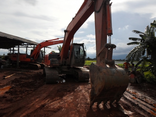 ขาย แบคโฮ HITACHI ZX  200  รถพร้อมทำงาน รถสวย