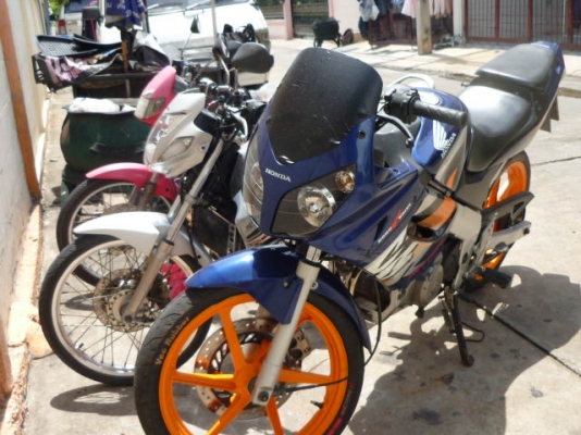 ฮอนด้า CBR 150 คาร์บู รถเครื่องดีสภาพเดิมๆ พร้อมใช้งาน