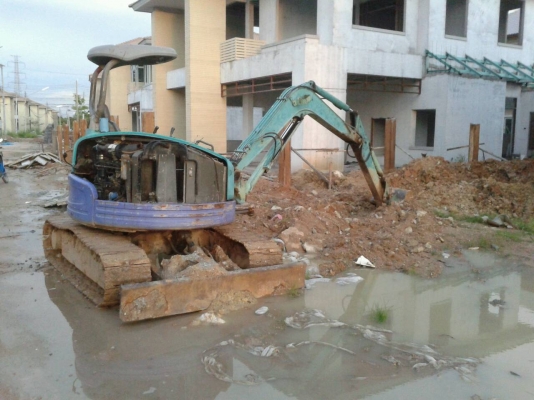 ขายรถขุด KOMATSU PC40 FR  ปั้มนิ้ว คอนโทลน้ำมัน