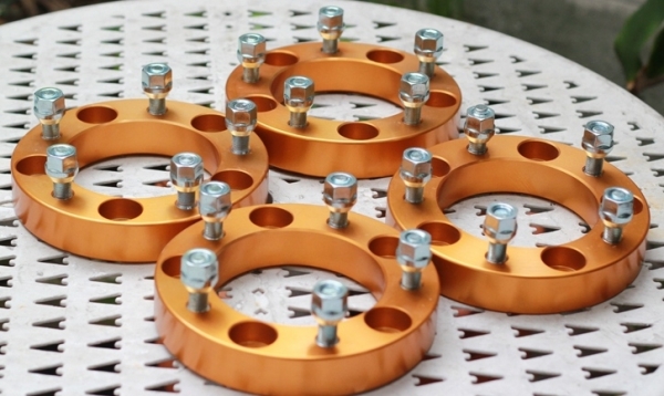 ขายสเปเซอร์อลูมิเนียมคุณภาพ นำเข้า สำหรับรถกระบะ SUV