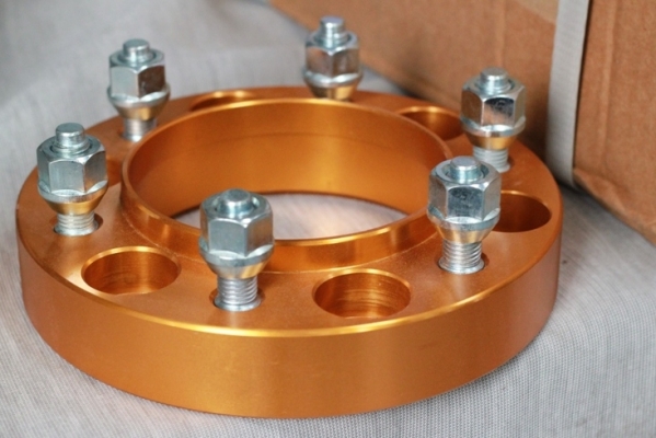 ขายสเปเซอร์อลูมิเนียมคุณภาพ นำเข้า สำหรับรถกระบะ SUV