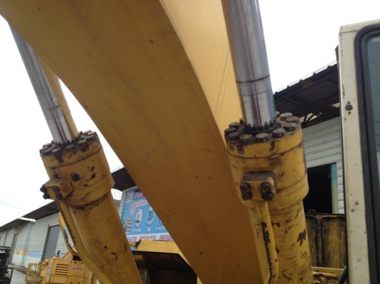 ขายรถขุดล้อยาง KOMATSU PW100-3 sn:3506  Yr.2000 สภาพดีครับใช้งานได้เลย  ราคาไม่สูงครับ โทรมานะ 085-9049669