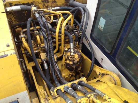 ขายรถขุดล้อยาง KOMATSU PW100-3 sn:3506  Yr.2000 สภาพดีครับใช้งานได้เลย  ราคาไม่สูงครับ โทรมานะ 085-9049669