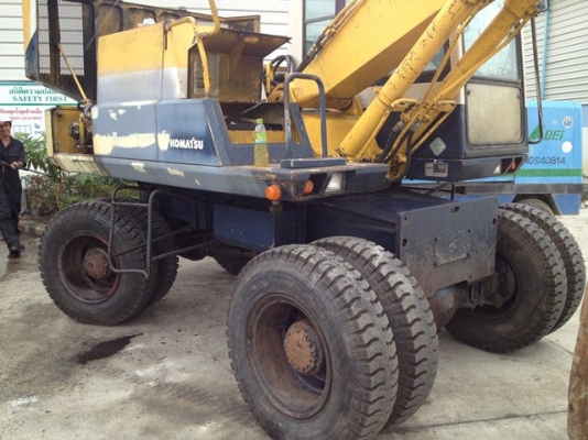 ขายรถขุดล้อยาง KOMATSU PW100-3 sn:3506  Yr.2000 สภาพดีครับใช้งานได้เลย  ราคาไม่สูงครับ โทรมานะ 085-9049669