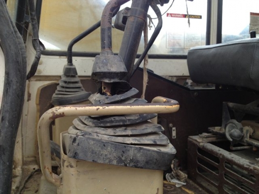 ขายรถขุดล้อยาง KOMATSU PW100-3 sn:3506  Yr.2000 สภาพดีครับใช้งานได้เลย  ราคาไม่สูงครับ โทรมานะ 085-9049669