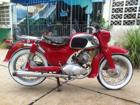 ขาย c92 แท้ๆ สวยๆ ทะเบียน เครื่องดี ของเดิมเยอะ ฝากระเป๋าเหล็ก สีสวย สตาทร์มือได้ 0918759329