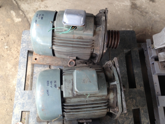 ขายมอเตอร์ Teco 15 HP. 1450 RPM. 380 V เป็นมอเตอร์หน้าแปรน แต่ทำแทนวางให้แล้ว สภาพสวย พร้อมใช้งาน มี 2 ตัวครับ