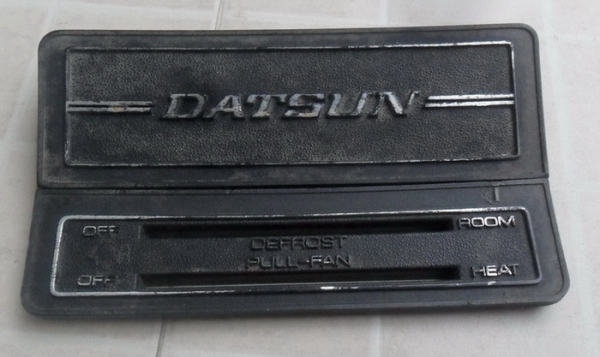 แผ่นปิดช่องวิทยุ datsun 620