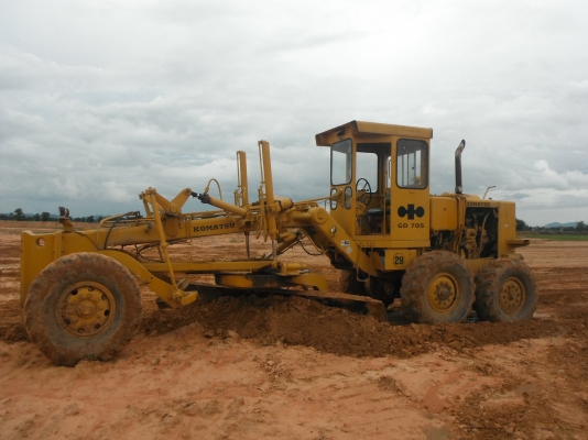 ขายรถเกรด KOMATSU GD 705