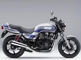 ***ขาย HONDA CB 750 รถสภาพแห้งสวยครับราคา 32000 ถูกมากๆๆเลยครับ***0858730704 รถนำเข้ามากับโกดังรถยนต์ครับ ขาดแค่ ไดสตาดกับ มือคาสมือเบรกครับ ยางหน้าหลังเต็มไม่มีแตกสักนิดครับ รถ750ccวิ่งมาน้อยครับแค่ 2xxxxโล เอาเครื่องขึ้นให้แล้วครับ ไม่มีเวลาเก็บงานครับ