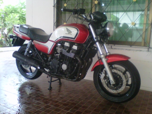 ***ขาย HONDA CB 750 รถสภาพแห้งสวยครับราคา 32000 ถูกมากๆๆเลยครับ***0858730704 รถนำเข้ามากับโกดังรถยนต์ครับ ขาดแค่ ไดสตาดกับ มือคาสมือเบรกครับ ยางหน้าหลังเต็มไม่มีแตกสักนิดครับ รถ750ccวิ่งมาน้อยครับแค่ 2xxxxโล เอาเครื่องขึ้นให้แล้วครับ ไม่มีเวลาเก็บงานครับ