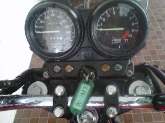 ***ขาย HONDA CB 750 รถสภาพแห้งสวยครับราคา 32000 ถูกมากๆๆเลยครับ***0858730704 รถนำเข้ามากับโกดังรถยนต์ครับ ขาดแค่ ไดสตาดกับ มือคาสมือเบรกครับ ยางหน้าหลังเต็มไม่มีแตกสักนิดครับ รถ750ccวิ่งมาน้อยครับแค่ 2xxxxโล เอาเครื่องขึ้นให้แล้วครับ ไม่มีเวลาเก็บงานครับ