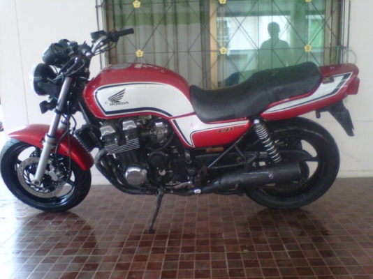 ***ขาย HONDA CB 750 รถสภาพแห้งสวยครับราคา 32000 ถูกมากๆๆเลยครับ***0858730704 รถนำเข้ามากับโกดังรถยนต์ครับ ขาดแค่ ไดสตาดกับ มือคาสมือเบรกครับ ยางหน้าหลังเต็มไม่มีแตกสักนิดครับ รถ750ccวิ่งมาน้อยครับแค่ 2xxxxโล เอาเครื่องขึ้นให้แล้วครับ ไม่มีเวลาเก็บงานครับ
