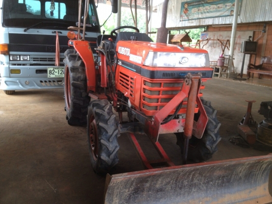 ขายรถไถ KUBOTA L2605DT พร้อมดันหน้า 2เพลา พวงมาลัยพาวเวอร์