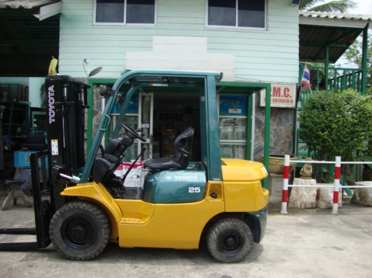ขายรถโฟล์คลิฟท์  TOYOTA  7FD25 เครื่องยนต์ดีเซล  เกียร์ธรรมดา  เสาสูง  3  เมตร  งา 1,070  มม. ยางตัน (สภาพดี พร้อมใช้)  ราคา (295,000.-) และ TOYOTA  7FD20  เครื่องยนต์ดีเซล  เกียร์ธรรมดา เสาสูง 3 เมตร  ยางตัน  (สภาพดี  พร้อมใช้) ราคา (245,000.-) มีหลายคัน