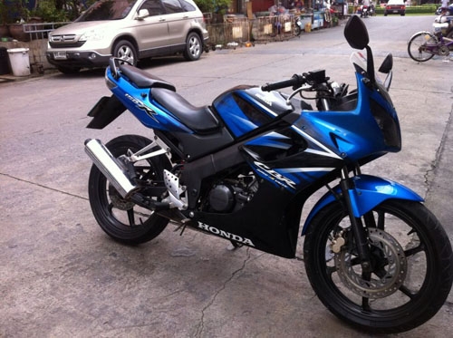 CBR 150 ปี 51 ไมล์เหลือง กุญแจใหญ่ สีน้ำเงิน ดำ สภาพเดิม รถสวย ไม่มีควันขาว เครื่องแน่นๆ ภาษี พรบ.ไม่หมด