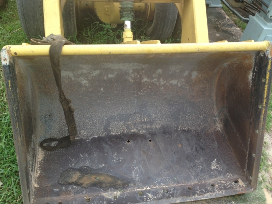 KOMATSU SG 10-3 รถตักล้อยาง สภาพดีแห้งดีทั้งคันทำงานเร็ว ใช้งานได้คล่องตัวดีไม่มีปัญหาเลยครับ เครื่องยนต์เบนซิลของ NISSAN SD23 แรงดีไม่มีเยิ้ม ช่วงล่างยางสภาพดี 60\% พร้อมทำงานได้เลย ราคาต่อรองได้ครับ