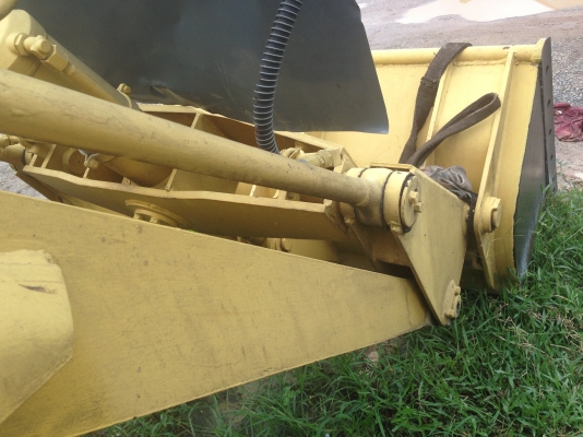 KOMATSU SG 10-3 รถตักล้อยาง สภาพดีแห้งดีทั้งคันทำงานเร็ว ใช้งานได้คล่องตัวดีไม่มีปัญหาเลยครับ เครื่องยนต์เบนซิลของ NISSAN SD23 แรงดีไม่มีเยิ้ม ช่วงล่างยางสภาพดี 60\% พร้อมทำงานได้เลย ราคาต่อรองได้ครับ