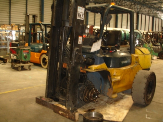 ขายรถฟอร์คลีฟท์ TOYOTA 02-7F45 เสา3เมตร ติดแก๊สออโต้ปี2004,สภาพดีมาก รถนอกนำเข้า ติดต่อมานะ 085-9049669