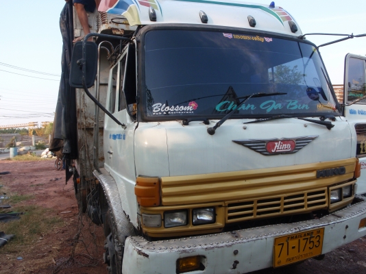 ขาย 10 ล้อ กระบะเหล็ก สภาพพร้อมใช้งาน ราคาต่อรองได้ เบรคทิฟฟี่ พวงมาลัยเพาเวอร์ โทร.081-9034151