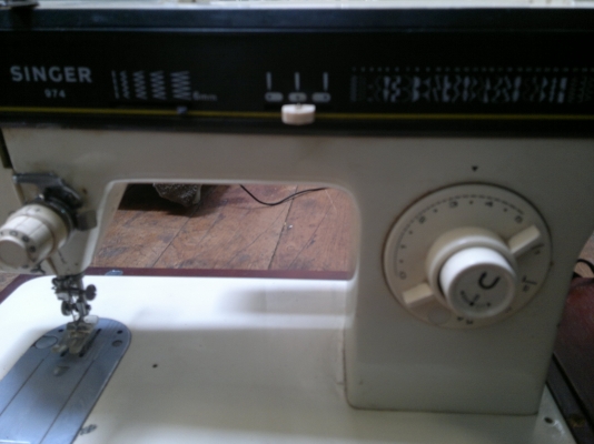 ขายจักรเย็บผ้าซิงเกอร์ ซิกแซกได้อุปกรณ์เสริมมีพร้อมแท่นวาง