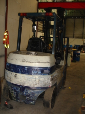 ขายรถฟอร์คลีฟท์ไฟฟ้า TOYOTA 7FBJ35 เสา4เมตร ออโต้ปี2001,สภาพดีมาก รถนอกนำเข้า ติดต่อมานะ 085-9049669