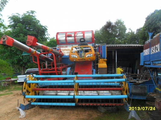 ขายรถเกี่ยวข้าวศักดิ์พัฒนาการเกษตรอุ้ม2.5ตันช่วงล่าง12 เครื่องJO8C