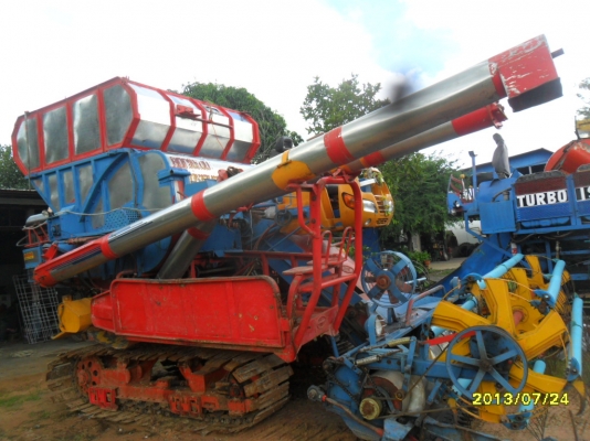 ขายรถเกี่ยวข้าวศักดิ์พัฒนาการเกษตรอุ้ม2.5ตันช่วงล่าง12 เครื่องJO8C