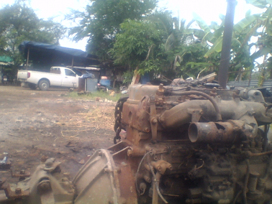 ขายเครื่อง isuzu  6 ล้อ  110 แรงม้า 4bd 1 ฝาขาว  พร้อมเกียร์ สภาพสวยมาก