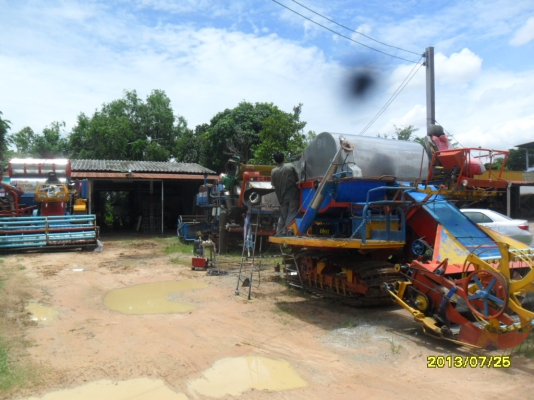 ขายรถเกี่ยวข้าววิชาญรองกระสอบเครื่อง6HE1ช่วงล่าง10HTปั้ม22