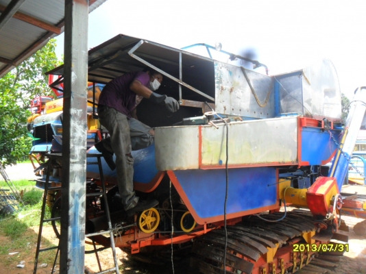 ขายรถเกี่ยวข้าววิชาญรองกระสอบเครื่อง6HE1ช่วงล่าง10HTปั้ม22