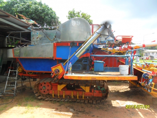 ขายรถเกี่ยวข้าววิชาญรองกระสอบเครื่อง6HE1ช่วงล่าง10HTปั้ม22