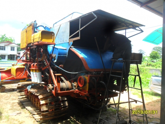 ขายรถเกี่ยวข้าววิชาญรองกระสอบเครื่อง6HE1ช่วงล่าง10HTปั้ม22