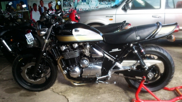 KAWASAKI ZEPHYR 1100 เสียสรรพสามิตแล้ว KAWASAKI ZEPHYR 1100 เสียสรรพสามิตแล้ว