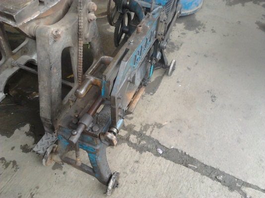 เครื่องปั้มเดินเฟื่องเหล็กเหนียว 60 ตัน2ตัวเบอร์3   2ตัวแท่นเลือย 1 ตัว